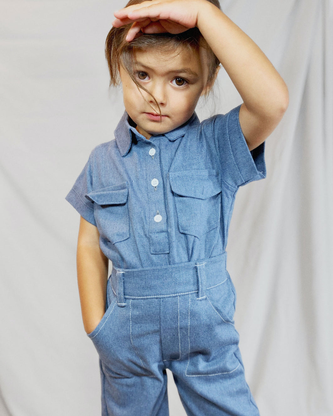 The Two pieces denim set is unisex perfect for toddlers and kids. Jumpsuit looking 